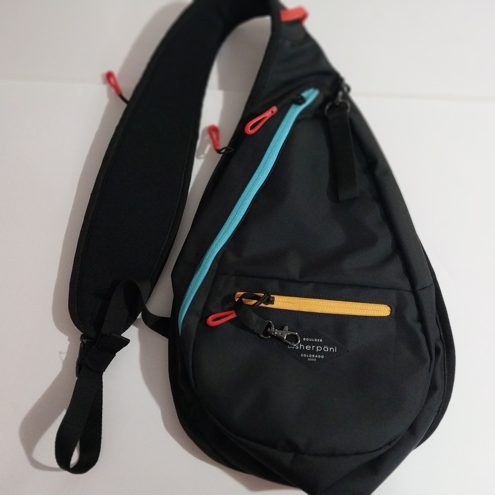 Sherpani Black Sling Bag